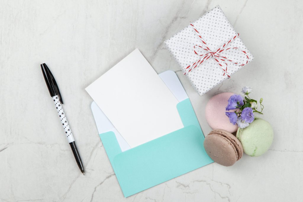 Jak podpisać kartkę z życzeniami na ślub