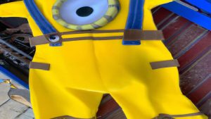 Jak zrobić strój minionka dla dziecka?